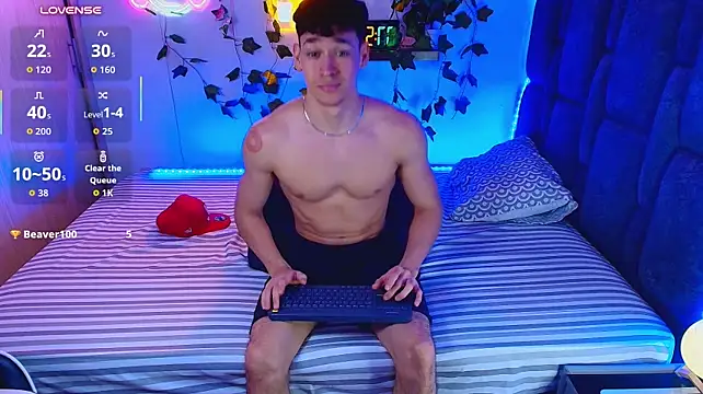 Luke_Muscle Show in webcam