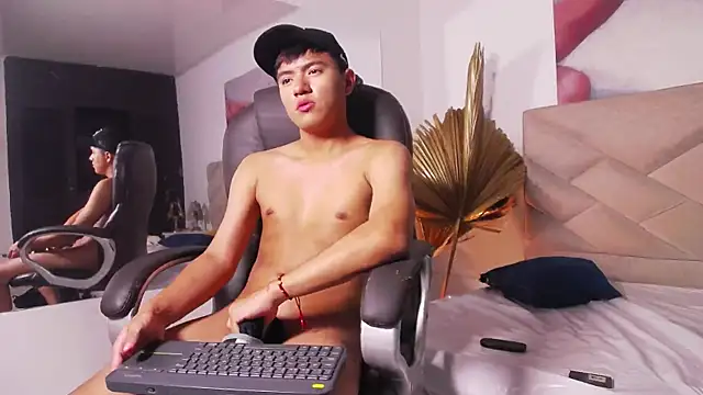 IsakGrant webcam show