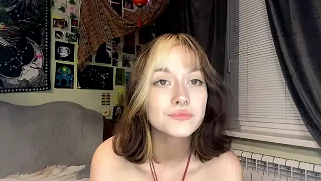 YourFavoriteAltgirl Show in webcam