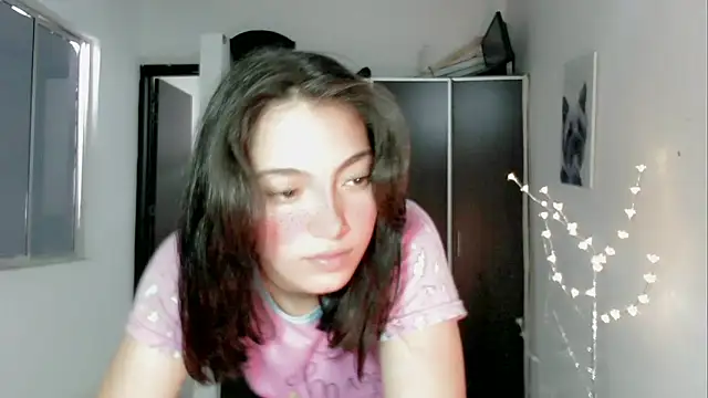 Dolce_more live XXX chat