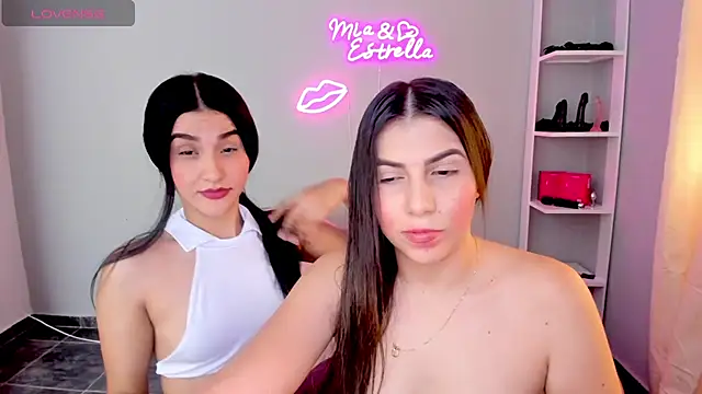 estrellita_18nice Adlı Modelin Web Kamerası Şovu