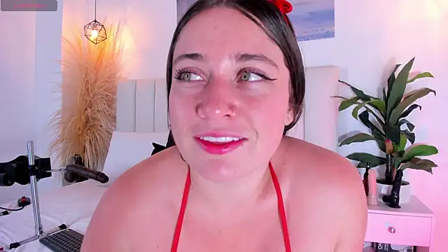 _Emily_Queen's Live XXX Chat
