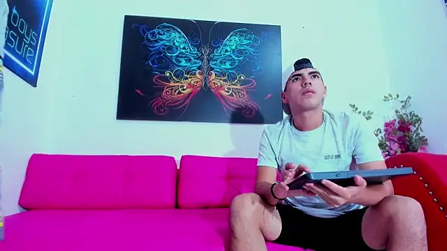 Khody_sweet: διαδικτυακό σόου στην κάμερα