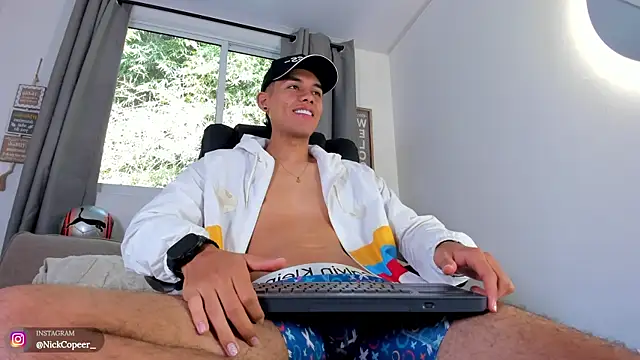 Show modela NickCopeer_ na web-kameri