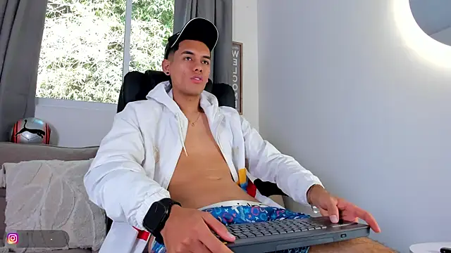 NickCopeer_ live XXX chat