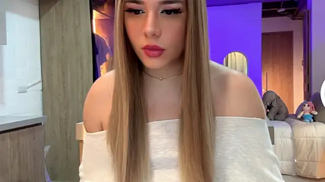 Isa_Pallmer Show in webcam