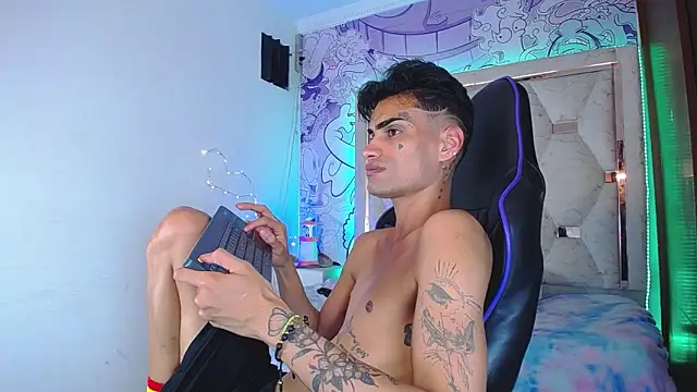 Show modela Liam_bedoya na web-kameri