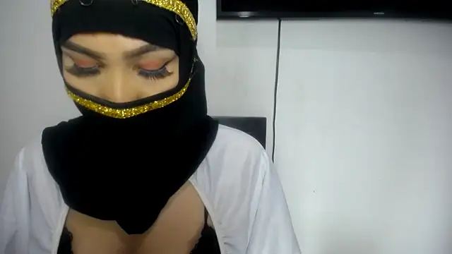 Fox_Loves Adlı Modelin Canlı XXX Sohbeti