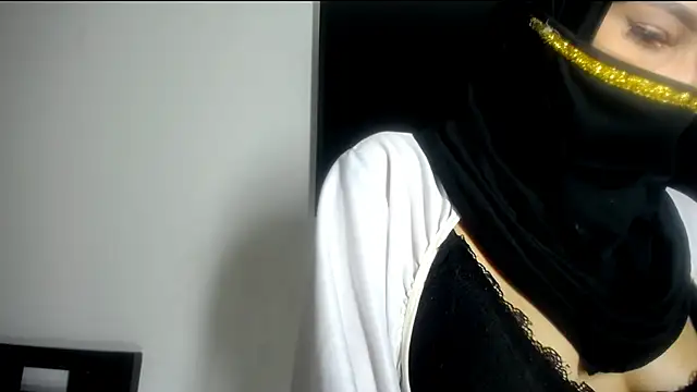 Fox_Loves Show in webcam