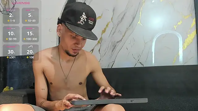 Show modela harveyelliot_ na web-kameri