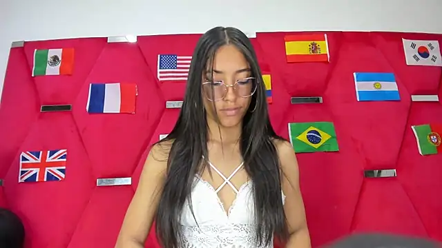 Chat +18 de KiraaMoon69 ao vivo