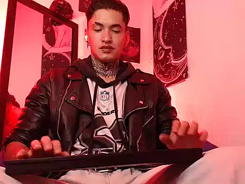 AlecBanne_ Show in webcam