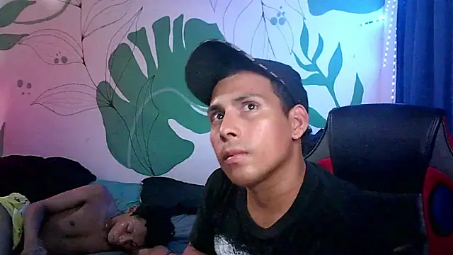 Latinos2411 Pertunjukan Webcam
