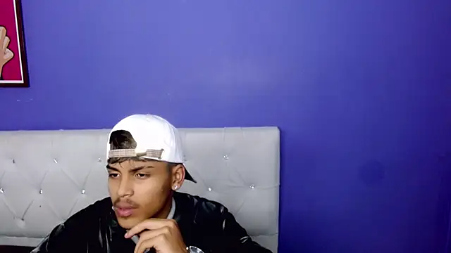 Angel_foxc13 webkamerás műsora