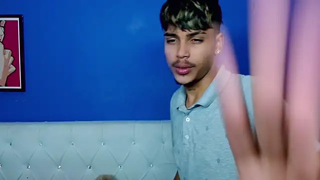 Angel_foxc13 webkamerás műsora
