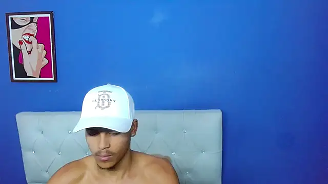 Angel_foxc13 webkamerás műsora