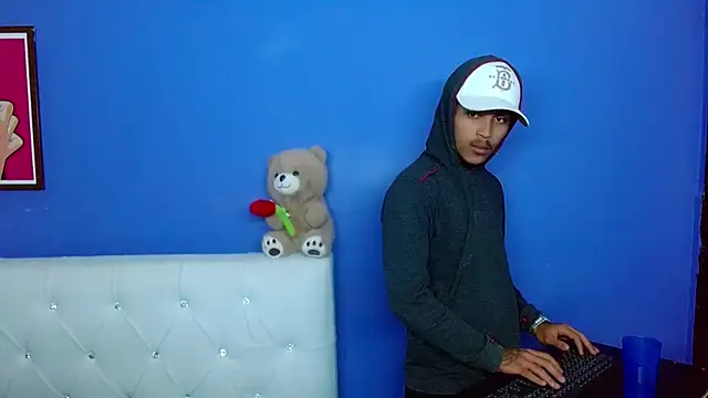 Angel_foxc13 webkamerás műsora