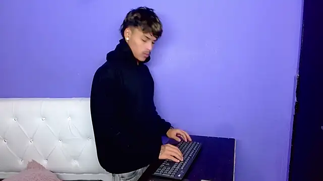 Show modela Angel_foxc13 na web-kameri