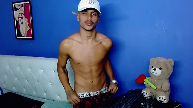 Angel_foxc13: διαδικτυακό σόου στην κάμερα