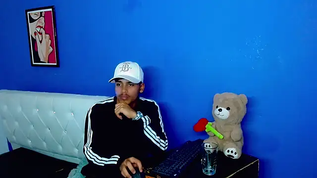 Angel_foxc13: διαδικτυακό σόου στην κάμερα
