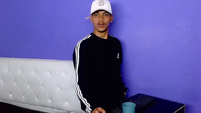 Angel_foxc13 Adlı Modelin Web Kamerası Şovu