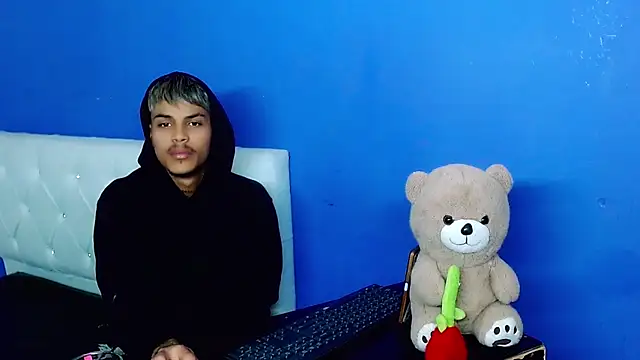 Pokazy przed kamerką – Angel_foxc13