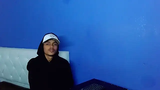 Angel_foxc13 élő XXX-chatje
