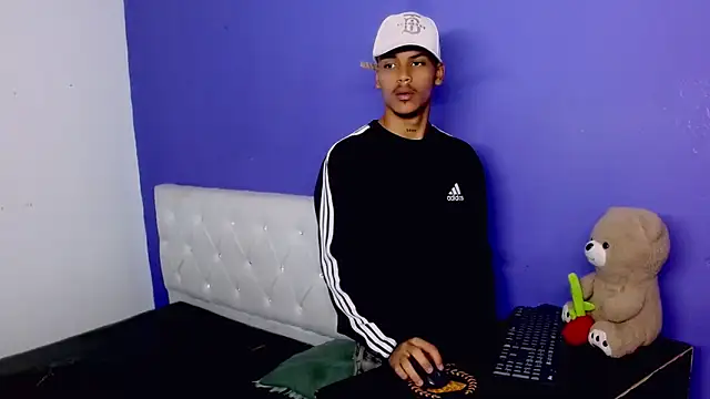 Angel_foxc13 Adlı Modelin Web Kamerası Şovu