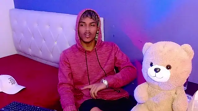 Angel_foxc13 webkamerás műsora