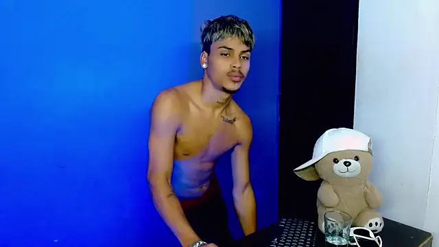 Angel_foxc13's Webcam Show