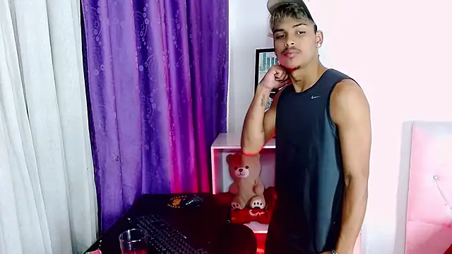 Angel_foxc13 Adlı Modelin Web Kamerası Şovu
