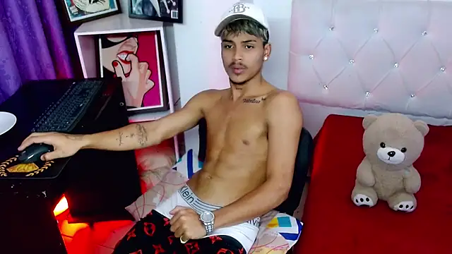 Angel_foxc13 webkamerás műsora