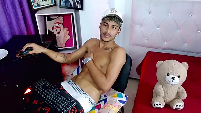 Angel_foxc13 webkamerás műsora