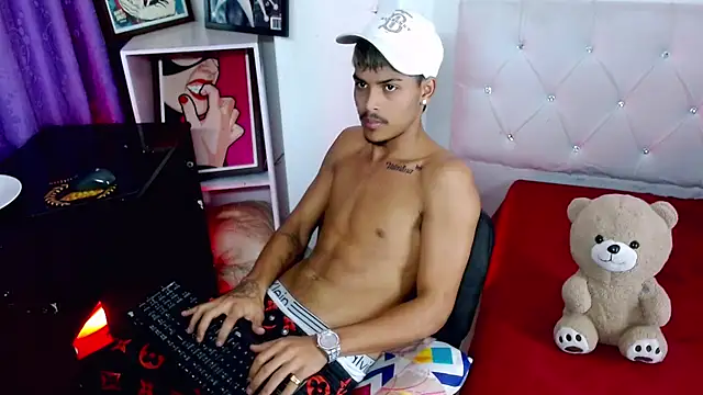 Angel_foxc13's Webcam Show