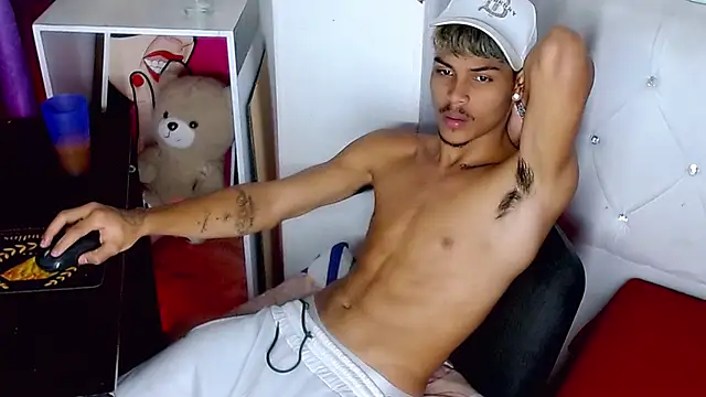 Angel_foxc13's Webcam Show