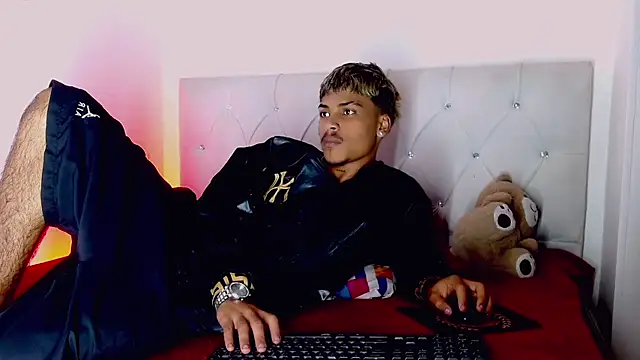 Angel_foxc13 webkamerás műsora
