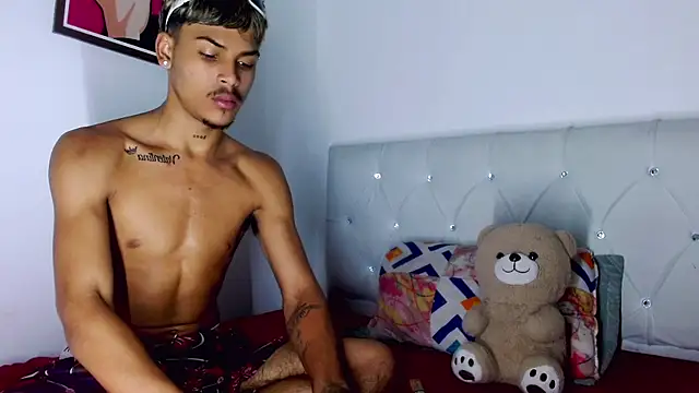 Angel_foxc13's Webcam Show