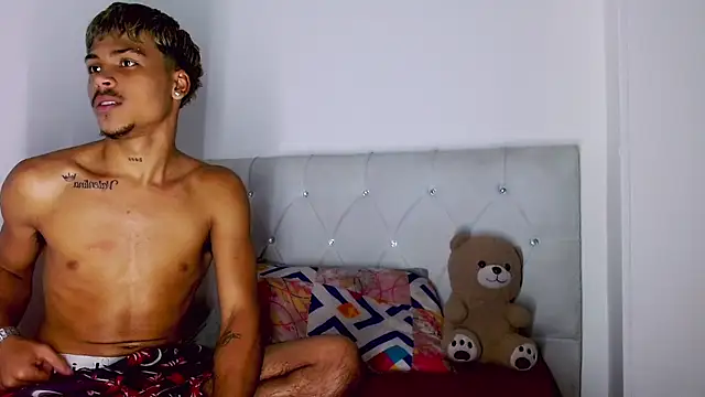 Angel_foxc13's Webcam Show