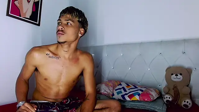 Angel_foxc13: διαδικτυακό σόου στην κάμερα