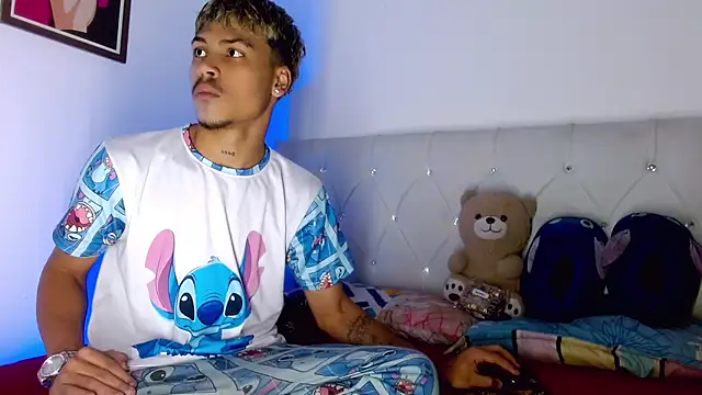 Angel_foxc13 webkamerás műsora
