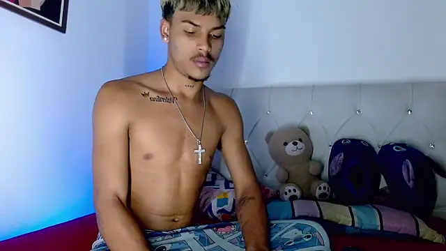 Angel_foxc13 webkamerás műsora