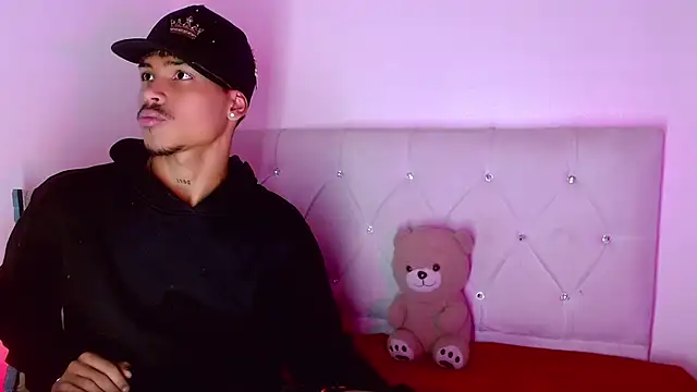 Angel_foxc13 webkamerás műsora