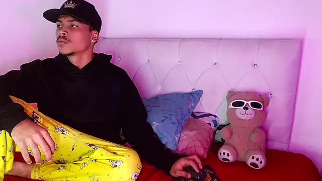 Angel_foxc13 webkamerás műsora