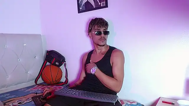 Angel_foxc13 webkamerás műsora
