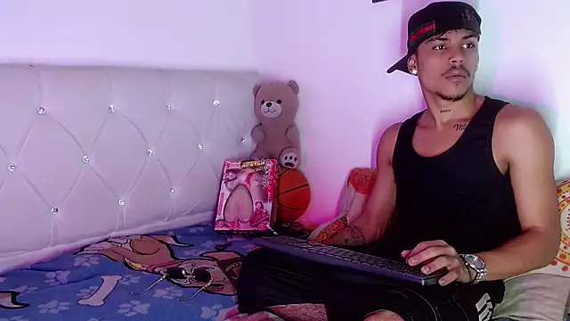 Angel_foxc13 Adlı Modelin Web Kamerası Şovu