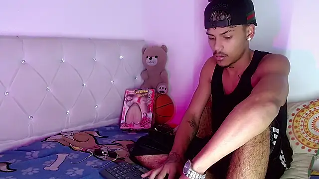 Angel_foxc13: διαδικτυακό σόου στην κάμερα