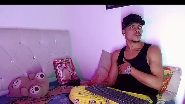 Angel_foxc13 webkamerás műsora