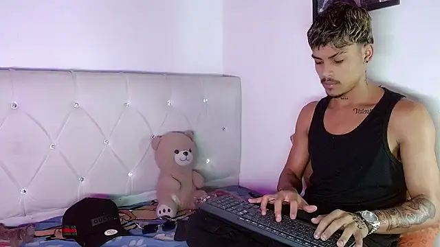 Show de Angel_foxc13 na webcam