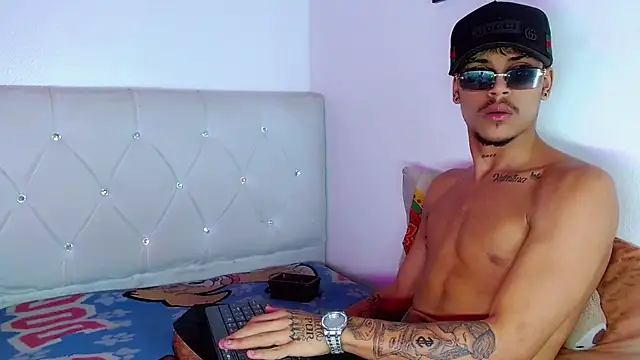 Show modela Angel_foxc13 na web-kameri