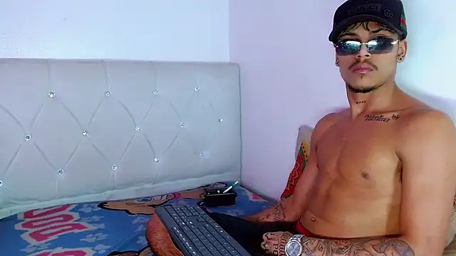 Angel_foxc13 Adlı Modelin Web Kamerası Şovu
